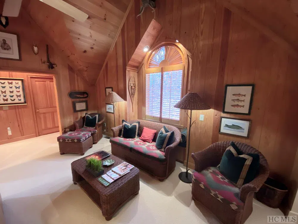 1734 Toxaway Drive Lake Toxaway, NC 28474
