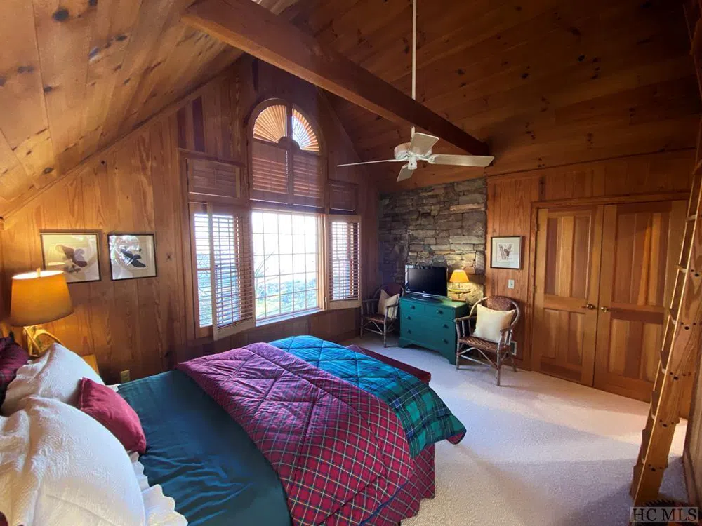 1734 Toxaway Drive Lake Toxaway, NC 28474