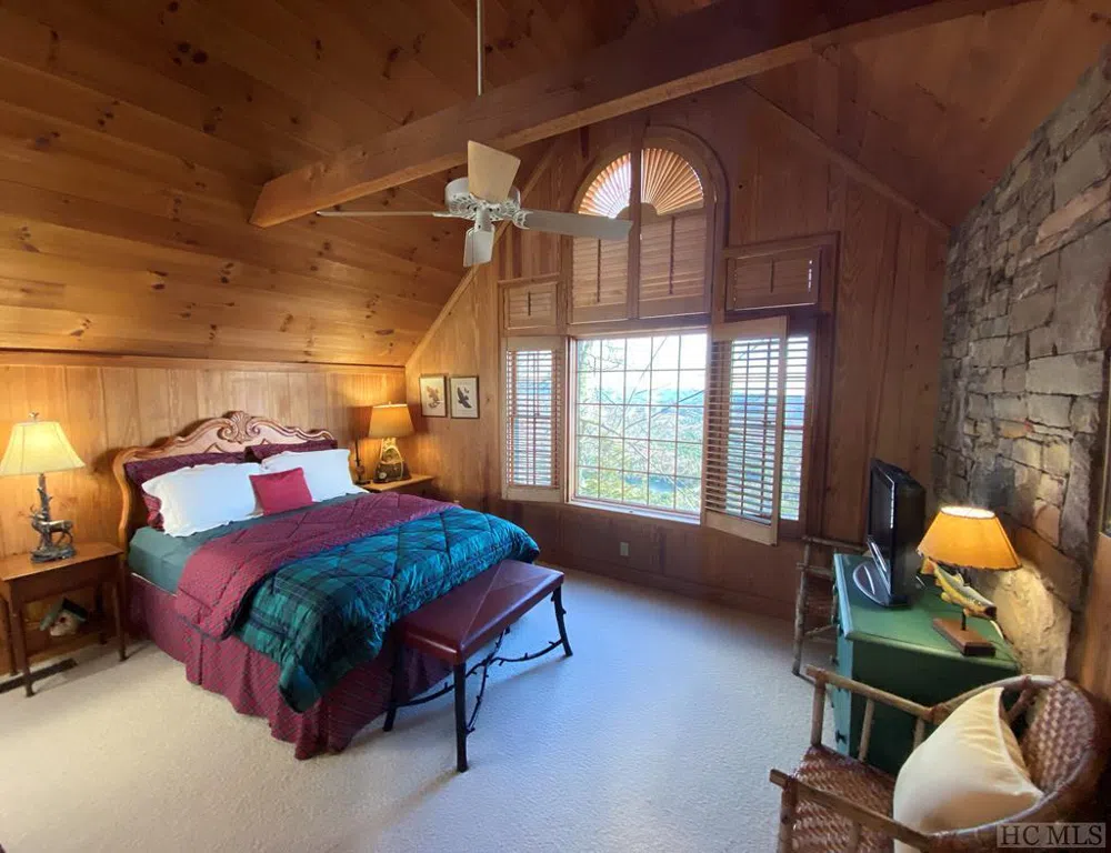 1734 Toxaway Drive Lake Toxaway, NC 28474