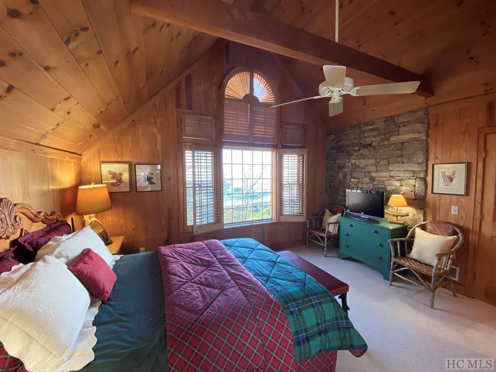 1734 Toxaway Drive Lake Toxaway, NC 28474