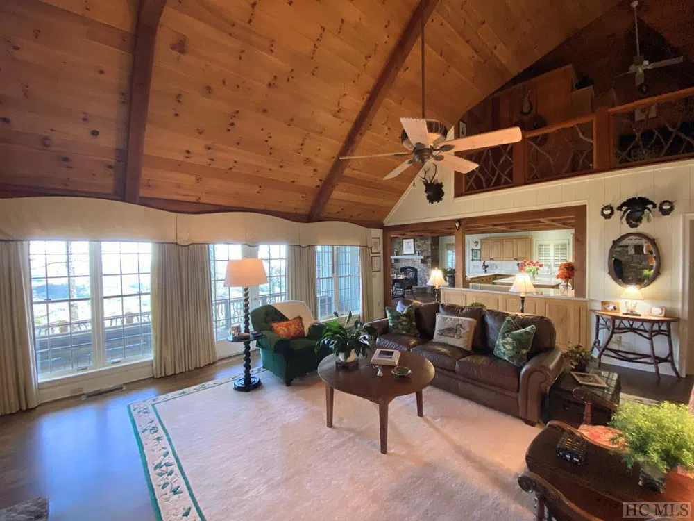 1734 Toxaway Drive Lake Toxaway, NC 28474