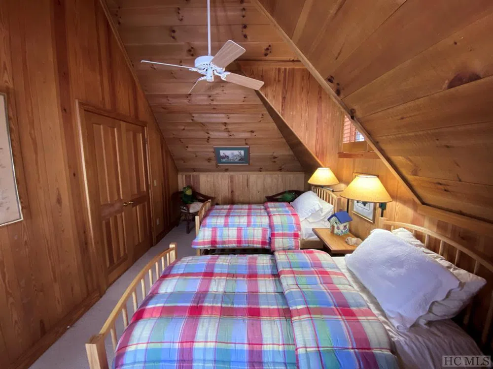 1734 Toxaway Drive Lake Toxaway, NC 28474
