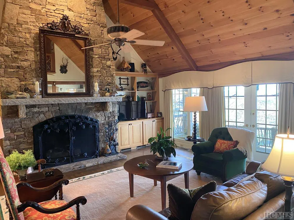 1734 Toxaway Drive Lake Toxaway, NC 28474