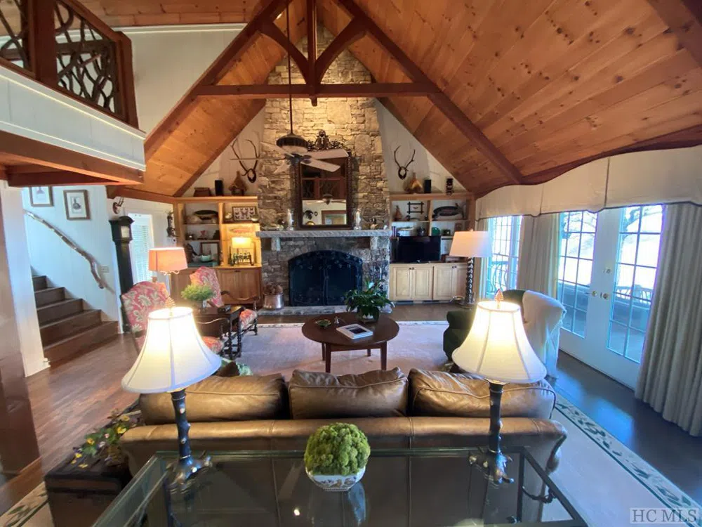1734 Toxaway Drive Lake Toxaway, NC 28474