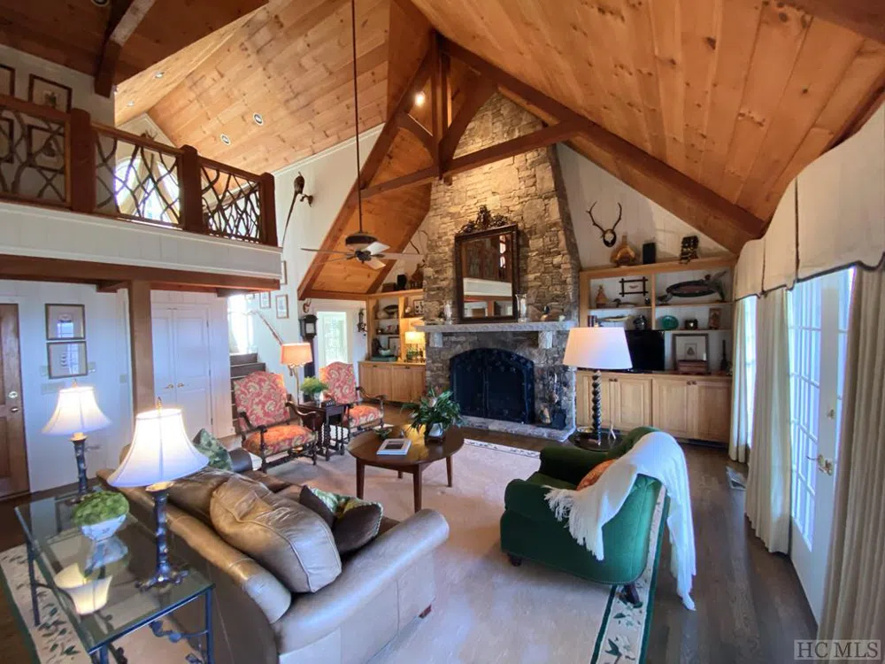 1734 Toxaway Drive Lake Toxaway, NC 28474