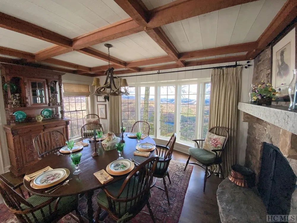 1734 Toxaway Drive Lake Toxaway, NC 28474