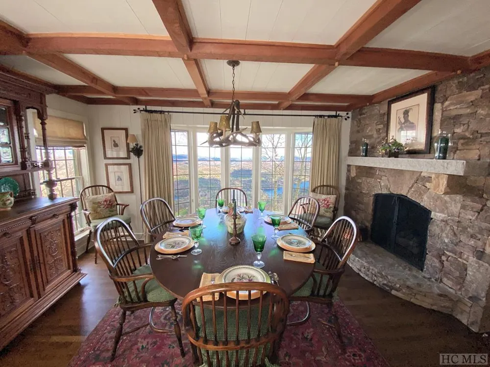 1734 Toxaway Drive Lake Toxaway, NC 28474