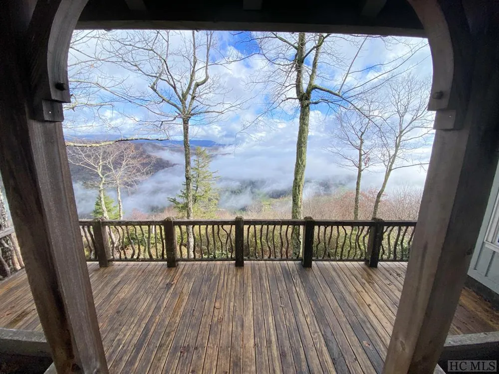 1734 Toxaway Drive Lake Toxaway, NC 28474