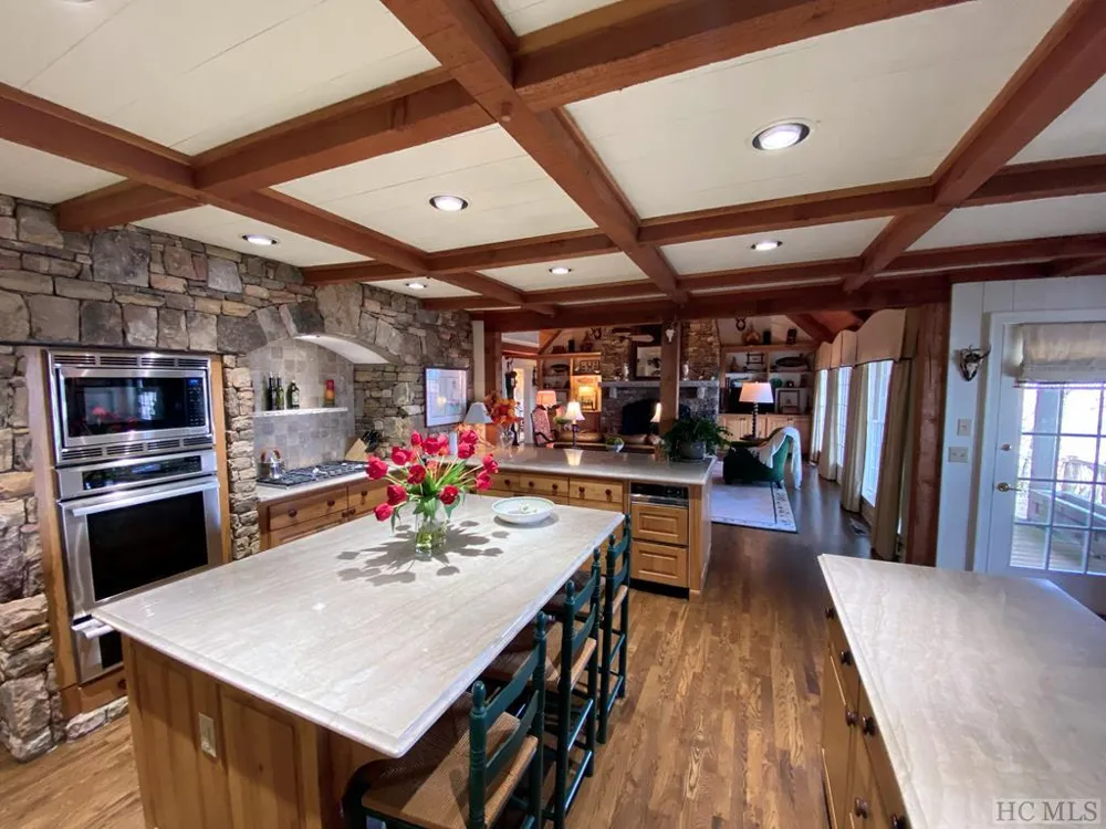1734 Toxaway Drive Lake Toxaway, NC 28474