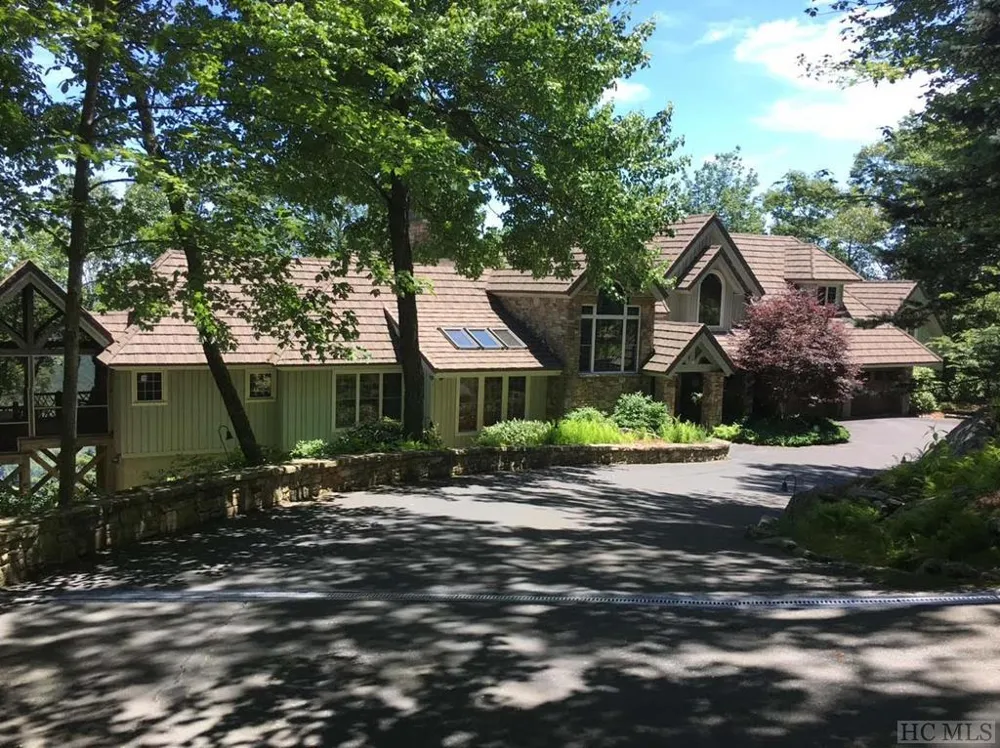 1734 Toxaway Drive Lake Toxaway, NC 28474