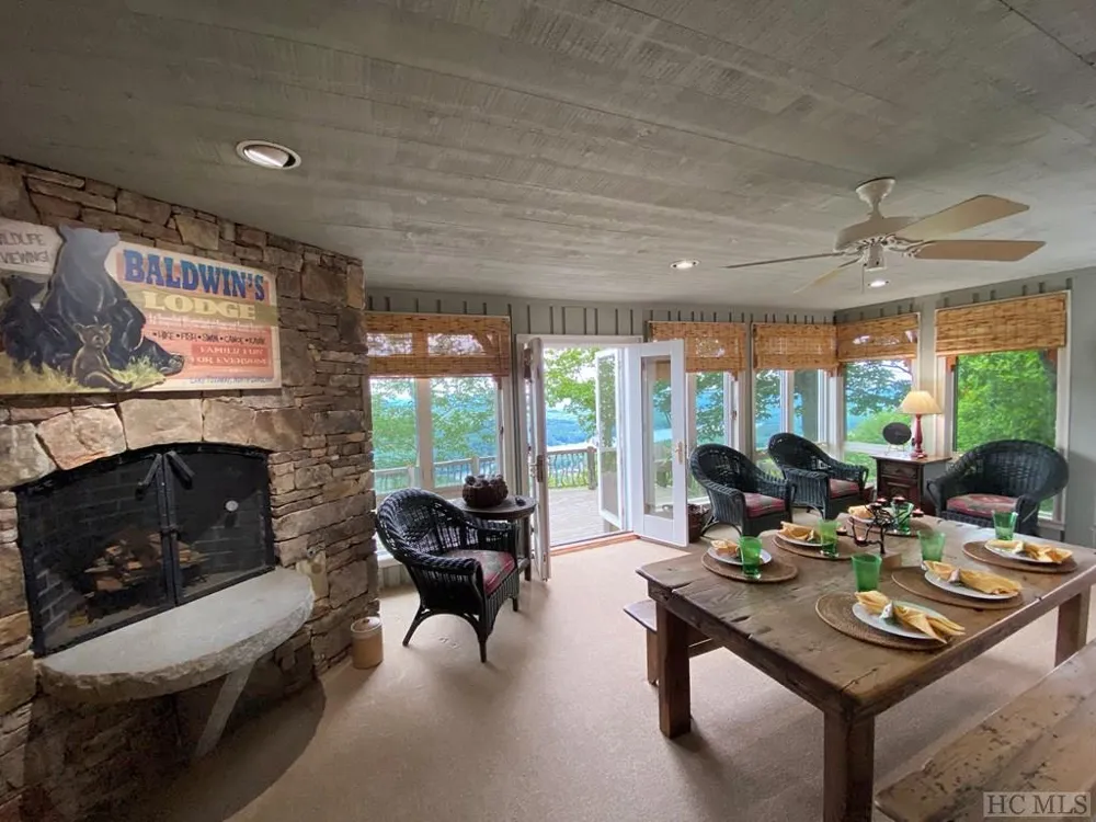 1734 Toxaway Drive Lake Toxaway, NC 28474