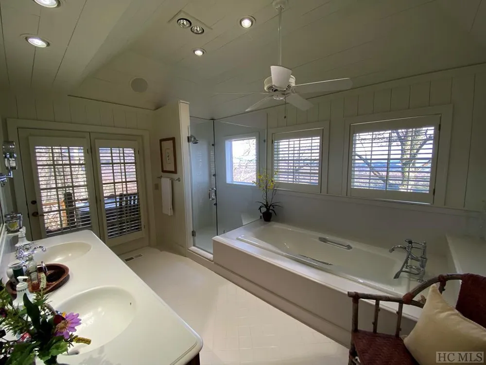 1734 Toxaway Drive Lake Toxaway, NC 28474