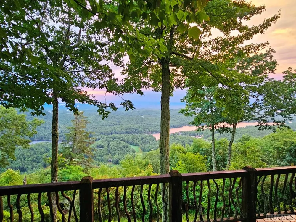 1734 Toxaway Drive Lake Toxaway, NC 28474