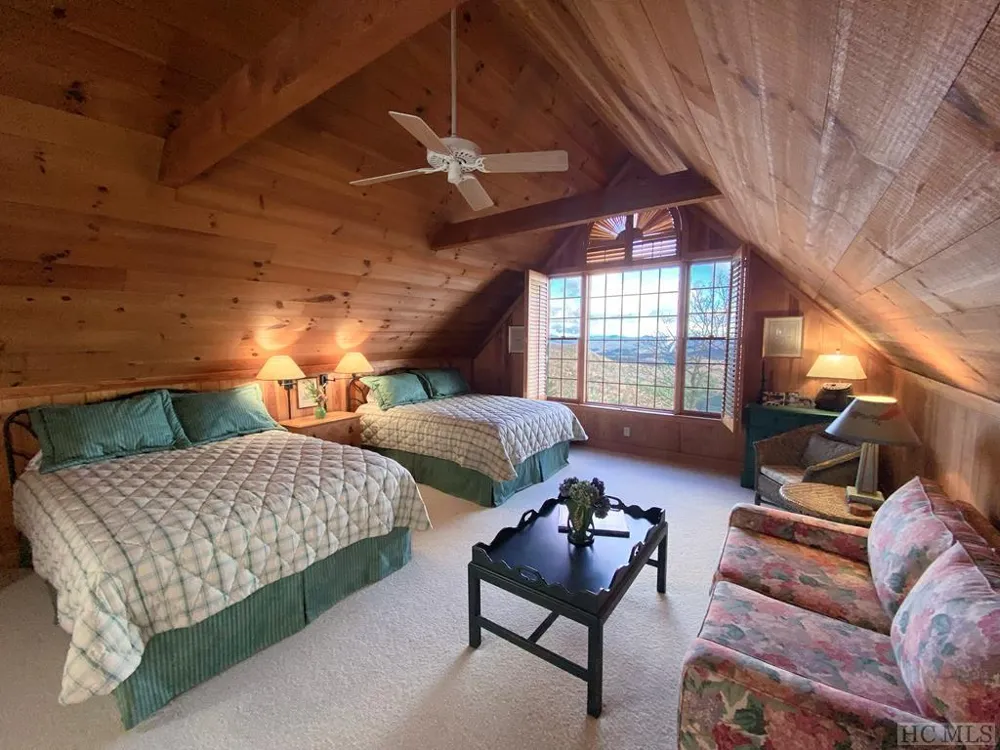 1734 Toxaway Drive Lake Toxaway, NC 28474