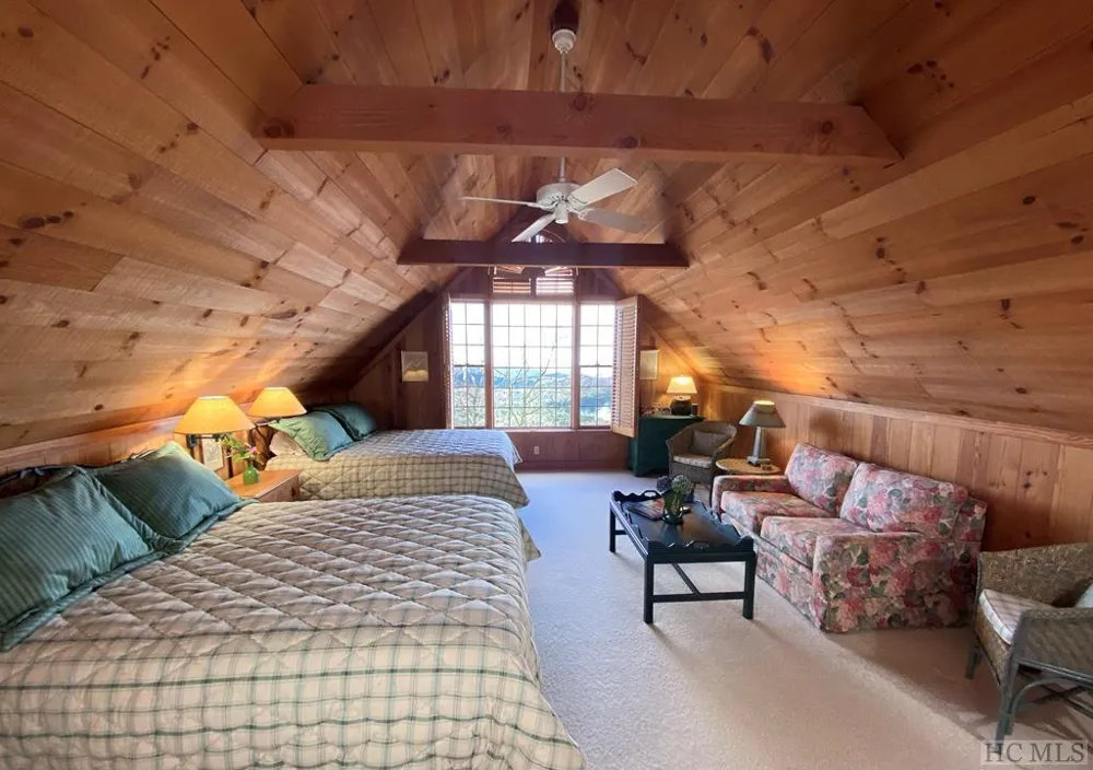1734 Toxaway Drive Lake Toxaway, NC 28474
