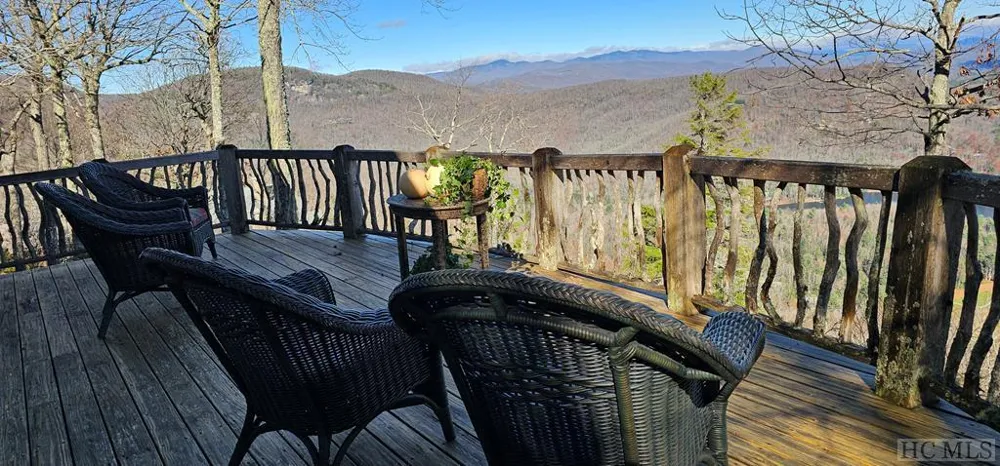 1734 Toxaway Drive Lake Toxaway, NC 28474