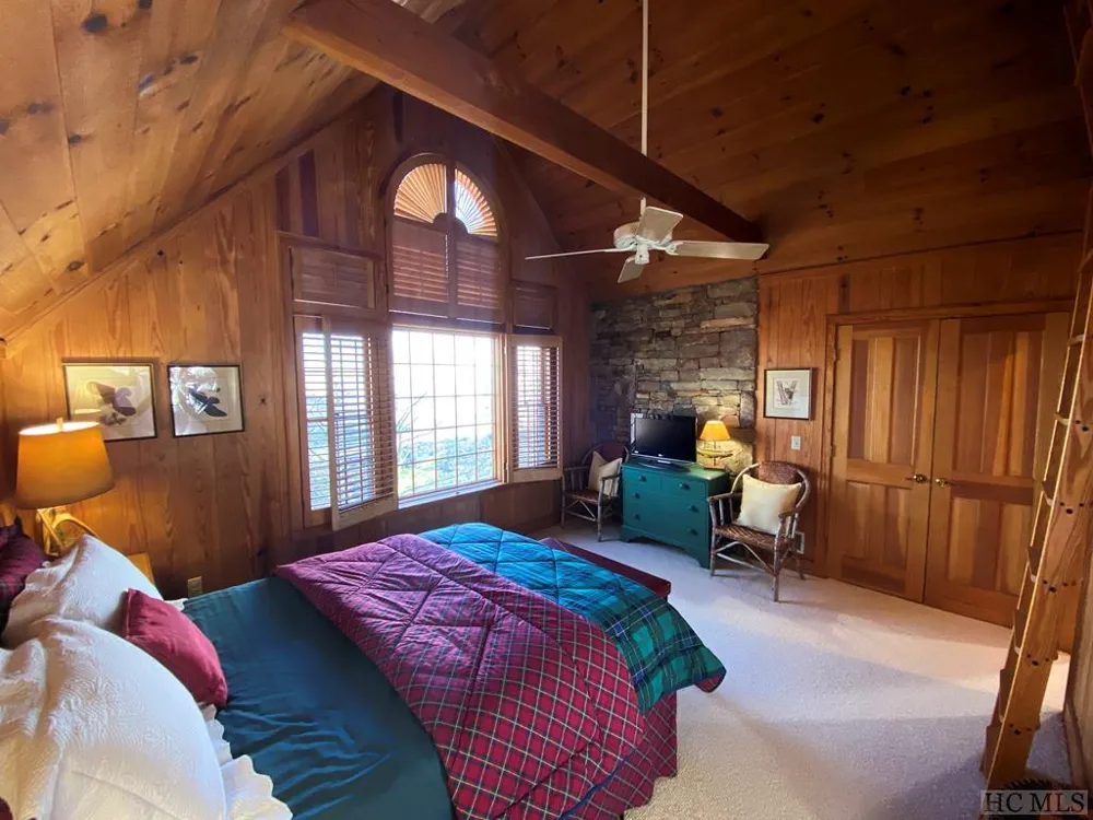 1734 Toxaway Drive Lake Toxaway, NC 28474