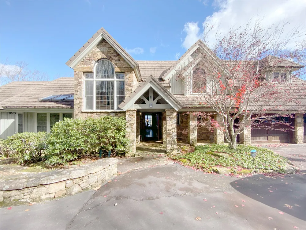 1734 Toxaway Drive Lake Toxaway, NC 28474