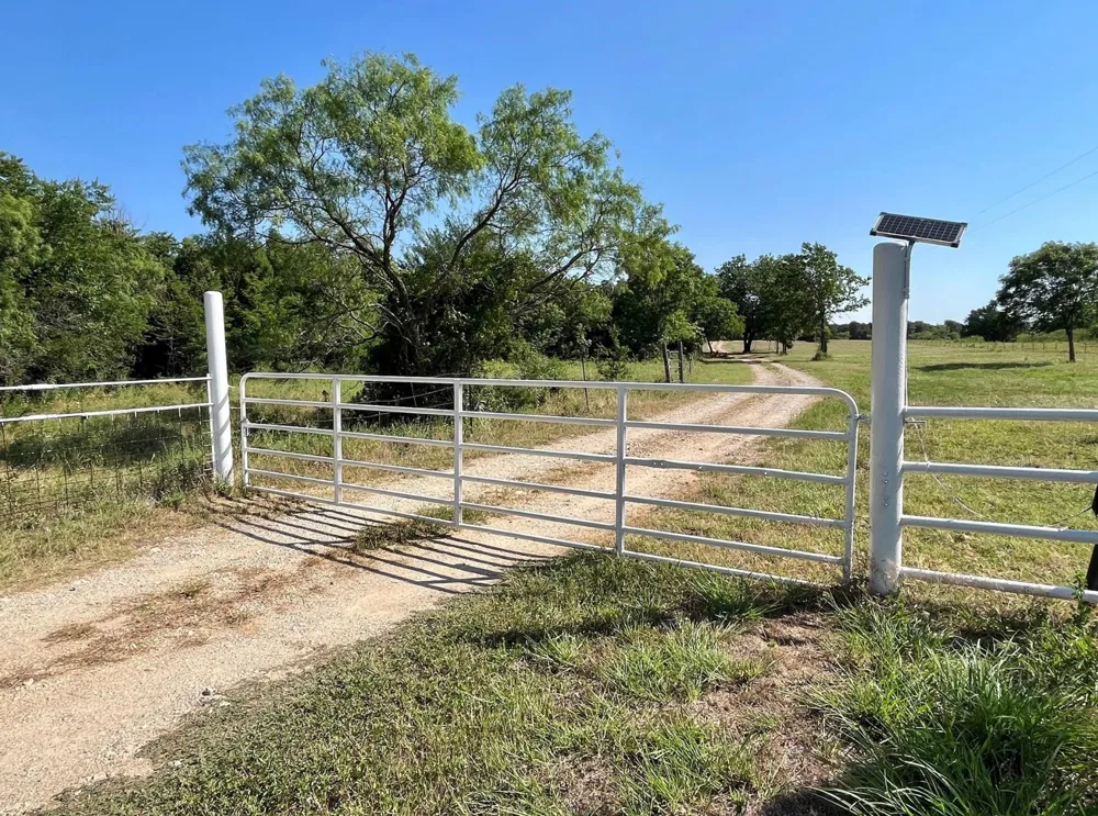 299 Private Road 1452 Chico, TX 76431