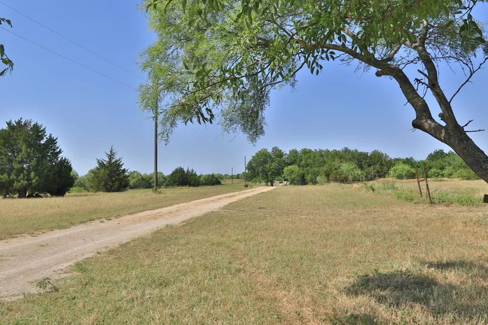 299 Private Road 1452 Chico, TX 76431