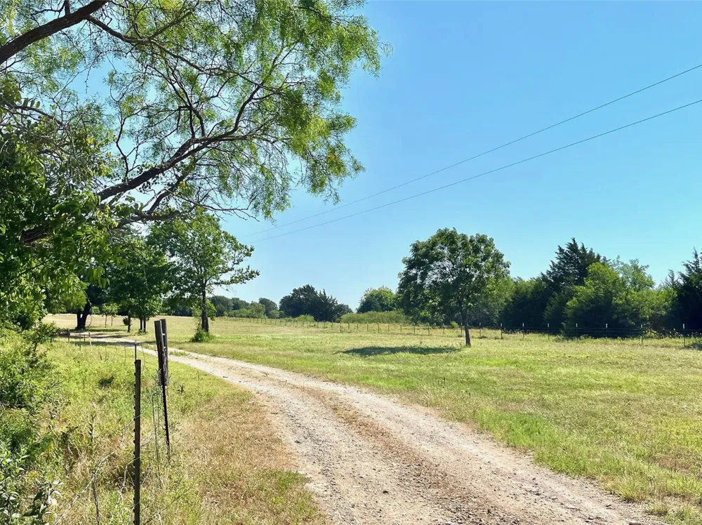299 Private Road 1452 Chico, TX 76431