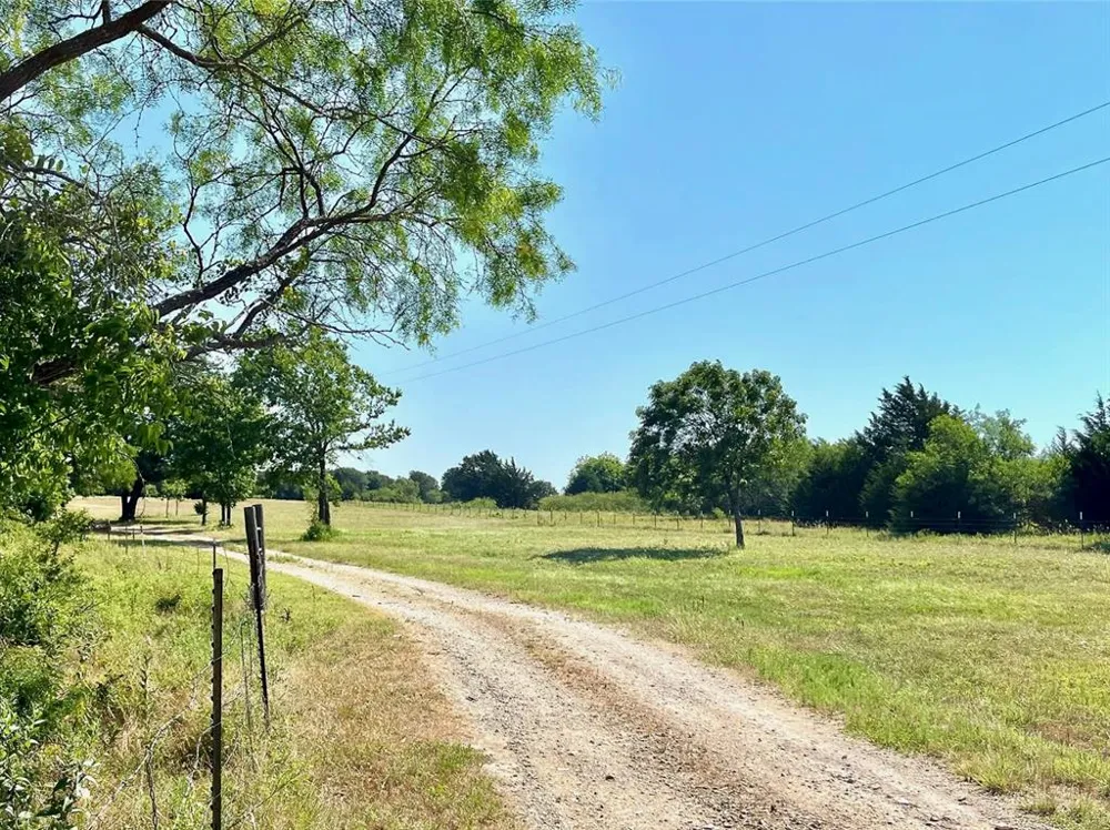 299 Private Road 1452 Chico, TX 76431