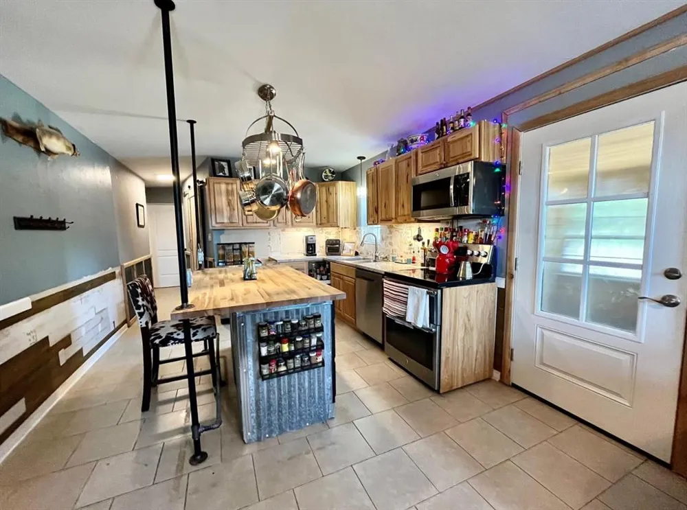 299 Private Road 1452 Chico, TX 76431