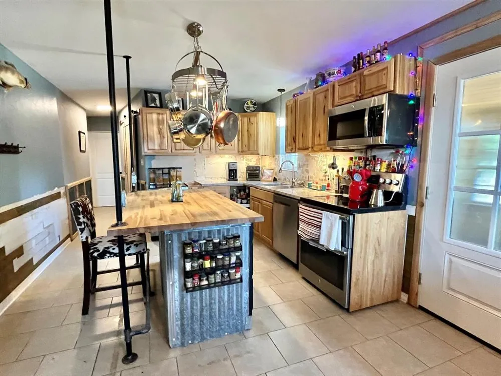 299 Private Road 1452 Chico, TX 76431
