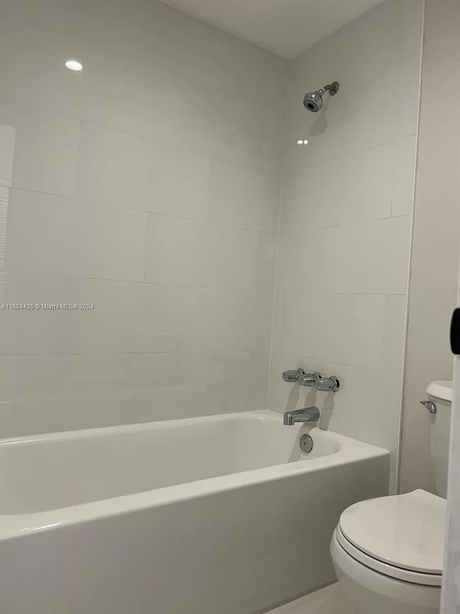 6580 W Flagler St #309 Miami, FL 33144