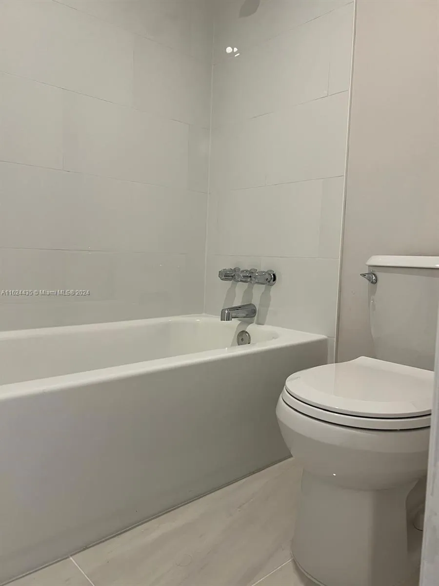 6580 W Flagler St #309 Miami, FL 33144