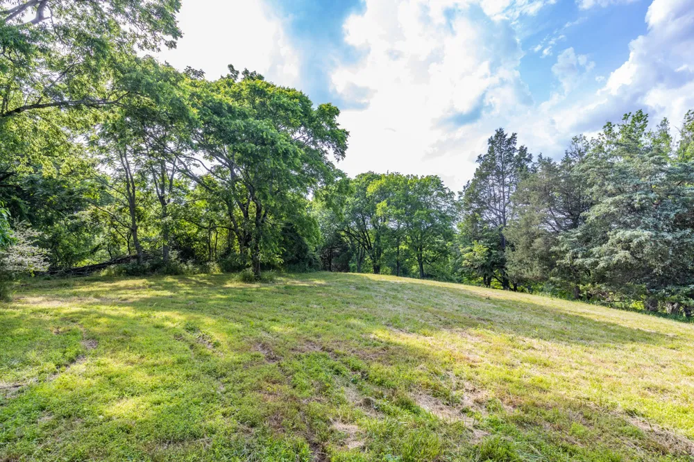 1811 Columbia Hwy Pulaski, TN 38478