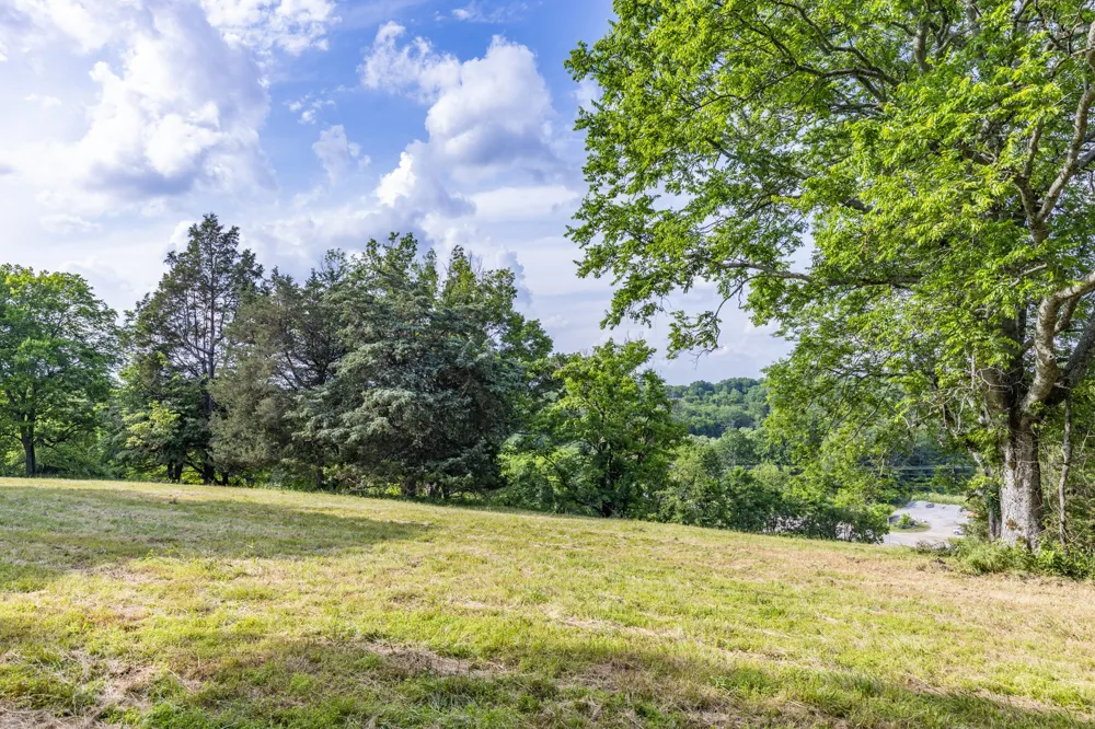 1811 Columbia Hwy Pulaski, TN 38478