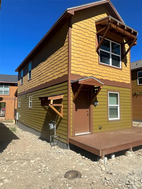 117 Edgewater Circle