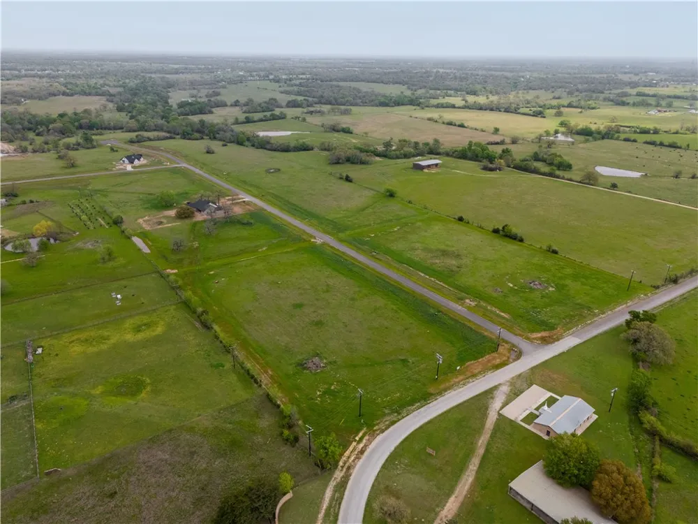 10005 Hidden Pond Drive Iola, TX 77861