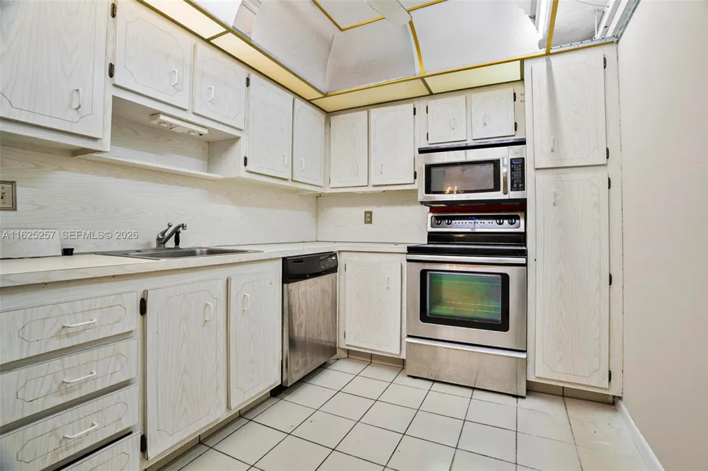 1000 Saint Charles Pl #522 Pembroke Pines, FL 33026
