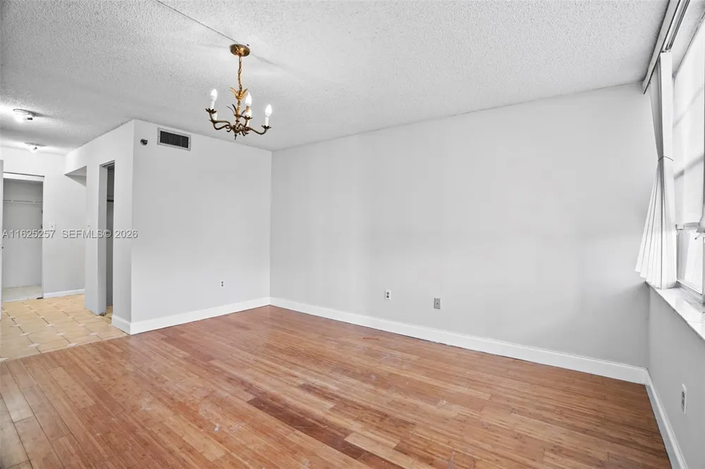 1000 Saint Charles Pl #522 Pembroke Pines, FL 33026