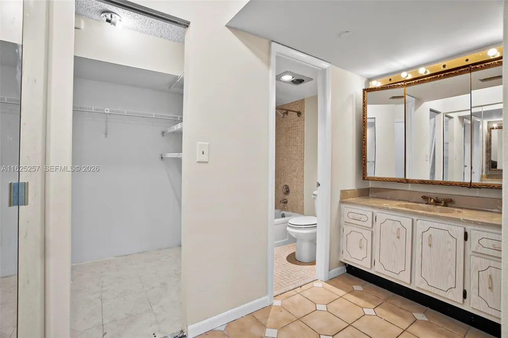 1000 Saint Charles Pl #522 Pembroke Pines, FL 33026