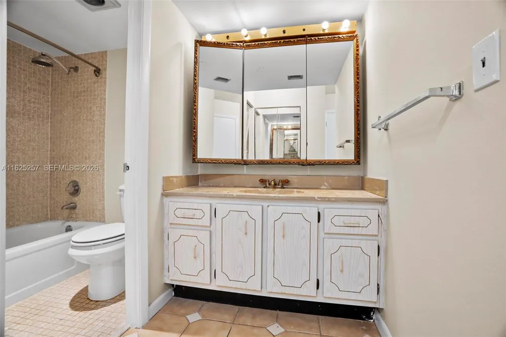 1000 Saint Charles Pl #522 Pembroke Pines, FL 33026