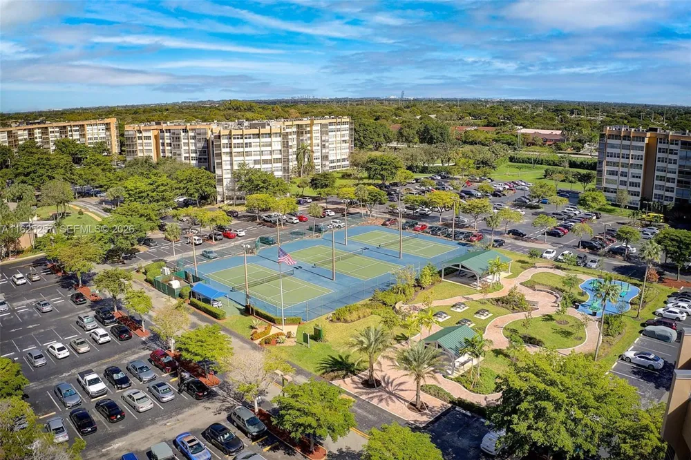 1000 Saint Charles Pl #522 Pembroke Pines, FL 33026