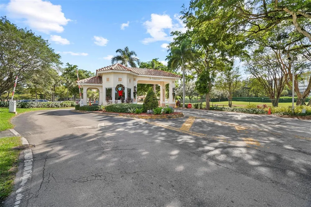 1000 Saint Charles Pl #522 Pembroke Pines, FL 33026