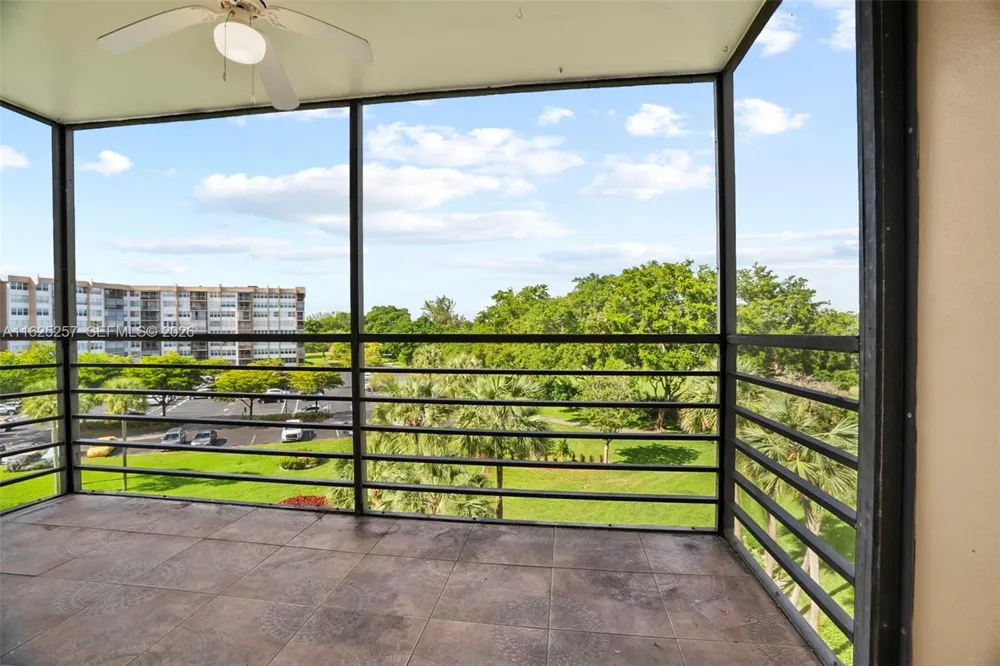 1000 Saint Charles Pl #522 Pembroke Pines, FL 33026