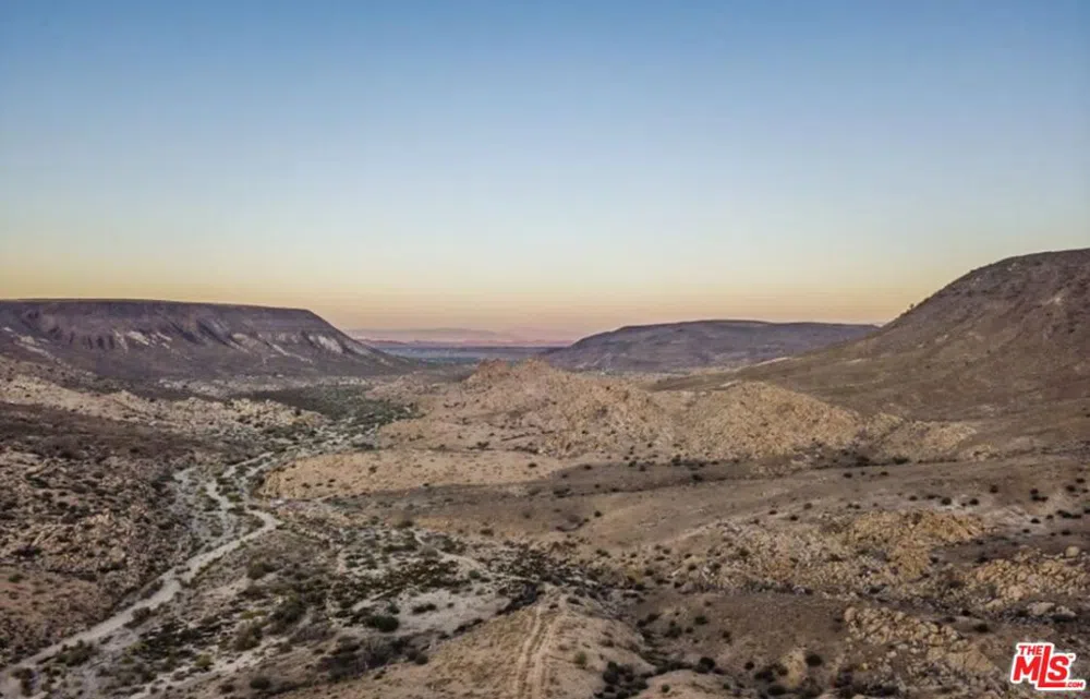 3569 CALMADA Rd Road Pioneertown, CA 92268