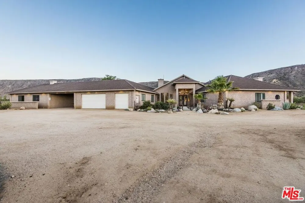 3569 CALMADA Rd Road Pioneertown, CA 92268