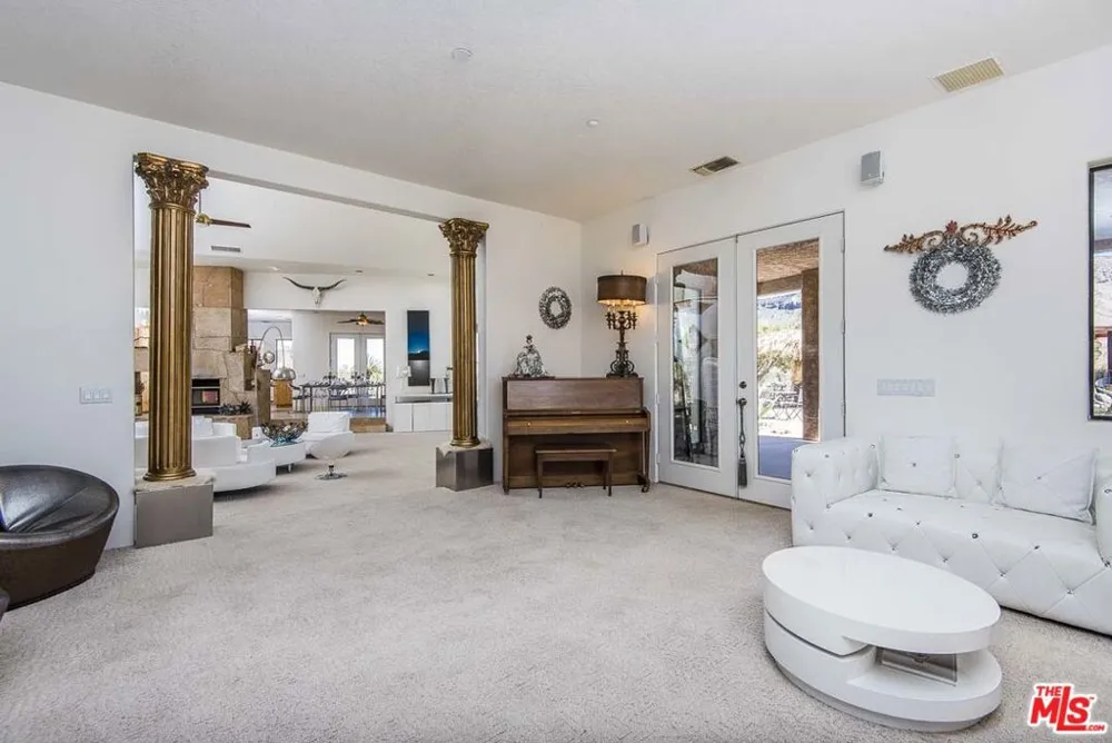 3569 CALMADA Rd Road Pioneertown, CA 92268