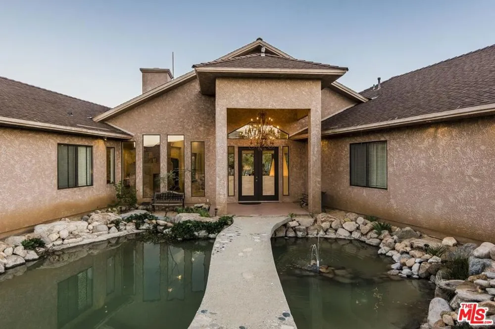 3569 CALMADA Rd Road Pioneertown, CA 92268