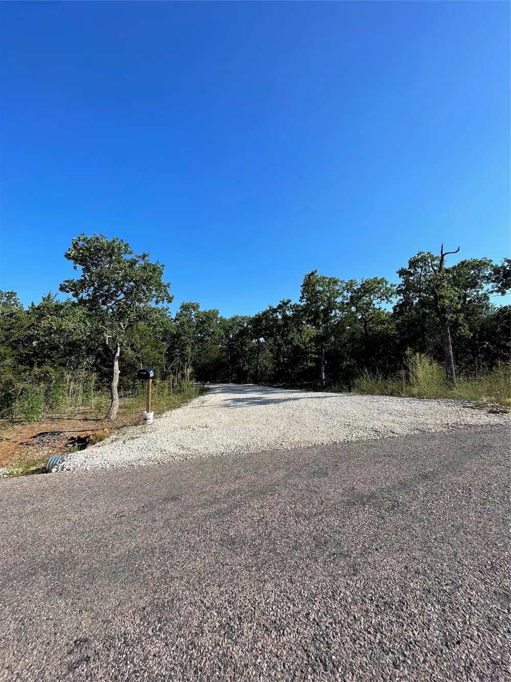 208 Red Top Road Valley View, TX 76272