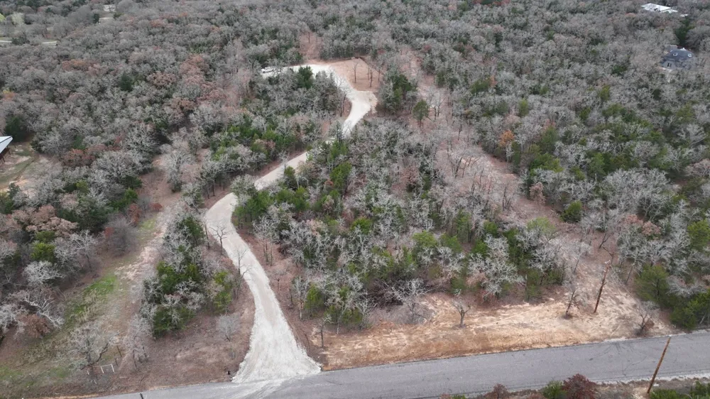 208 Red Top Road Valley View, TX 76272