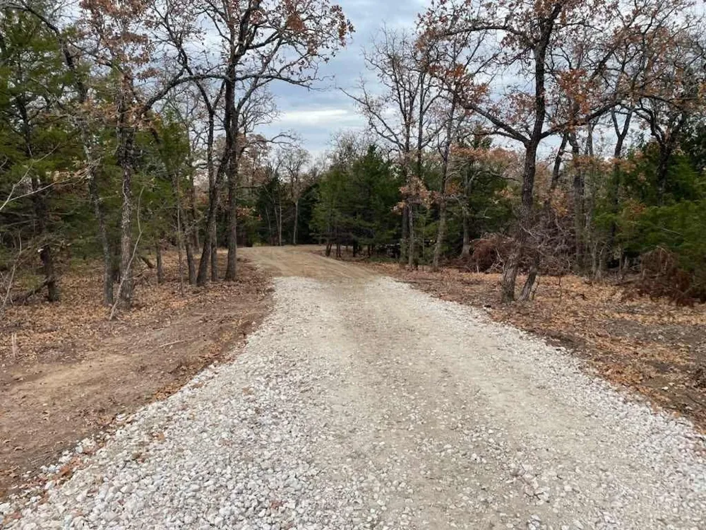 208 Red Top Road Valley View, TX 76272
