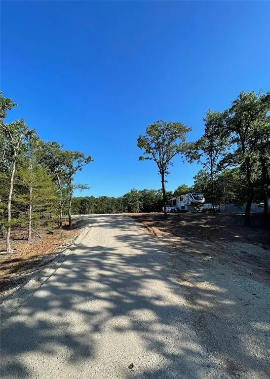 208 Red Top Road Valley View, TX 76272