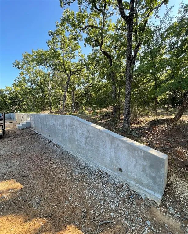 208 Red Top Road Valley View, TX 76272